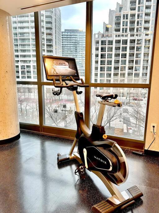 Lake View Apartment W/Parking! Toronto Luaran gambar