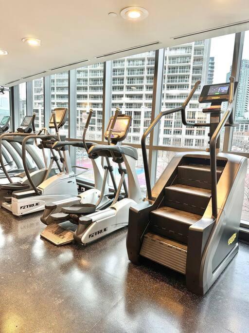 Lake View Apartment W/Parking! Toronto Luaran gambar