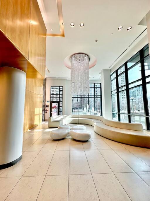 Lake View Apartment W/Parking! Toronto Luaran gambar