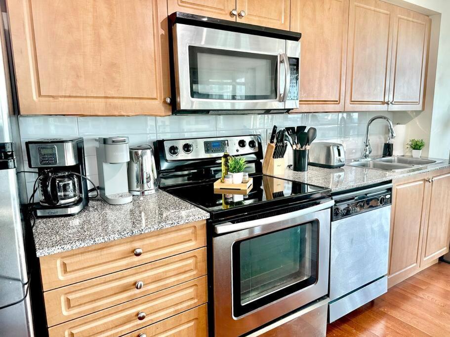 Lake View Apartment W/Parking! Toronto Luaran gambar