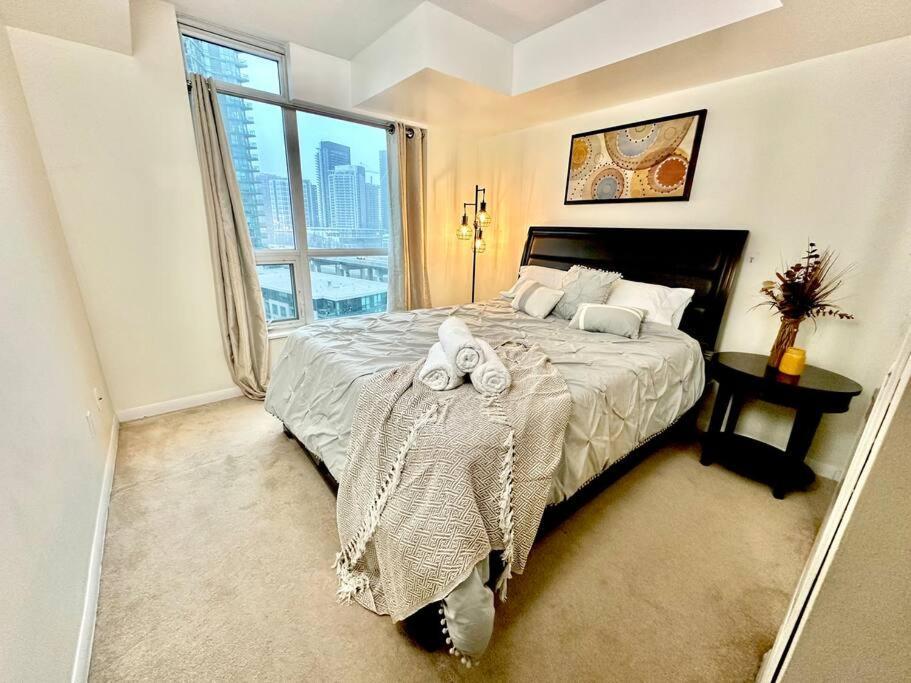 Lake View Apartment W/Parking! Toronto Luaran gambar