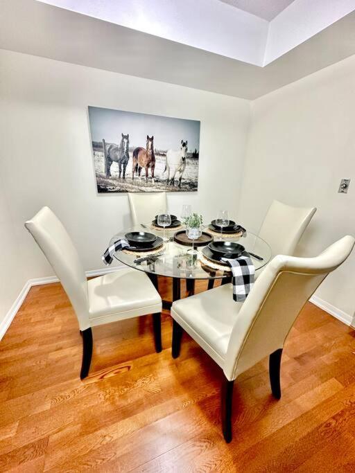 Lake View Apartment W/Parking! Toronto Luaran gambar