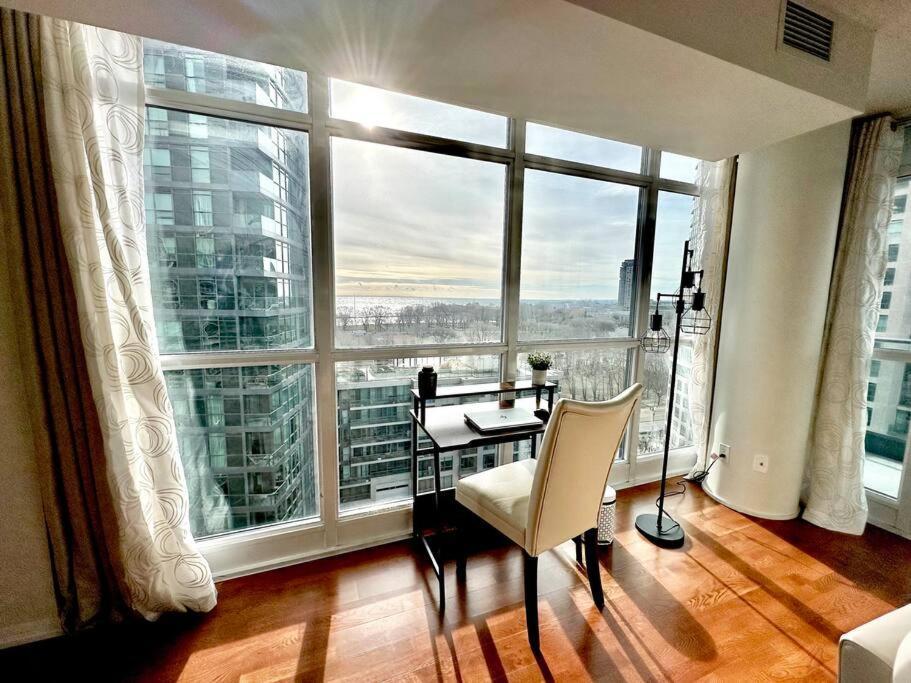 Lake View Apartment W/Parking! Toronto Luaran gambar